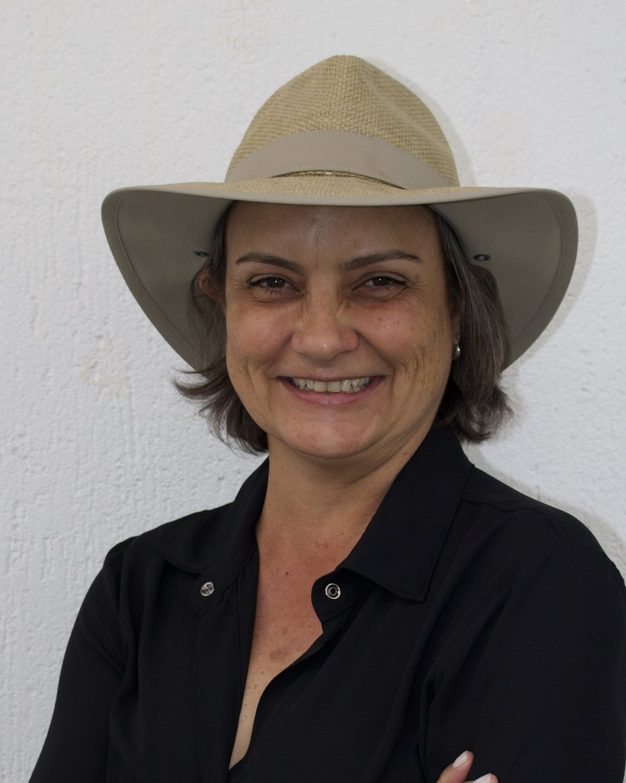 Dra. Fabíola Carla Mendonça